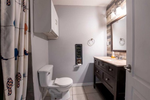 4936 50 Avenue, Stavely, AB - Indoor Photo Showing Bathroom