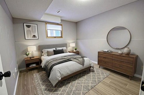 113 Cayuga Crescent West, Lethbridge, AB - Indoor Photo Showing Bedroom