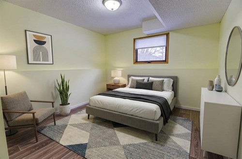 113 Cayuga Crescent West, Lethbridge, AB - Indoor Photo Showing Bedroom