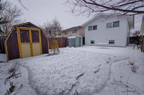 113 Cayuga Crescent West, Lethbridge, AB - Outdoor With Exterior