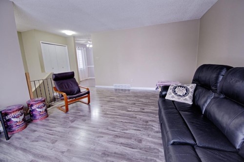 113 Cayuga Crescent West, Lethbridge, AB - Indoor