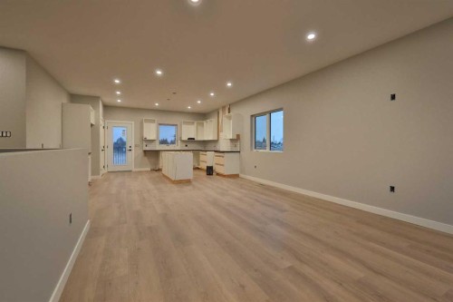 321 9 Street North, Picture Butte, AB - Indoor Photo Showing Other Room