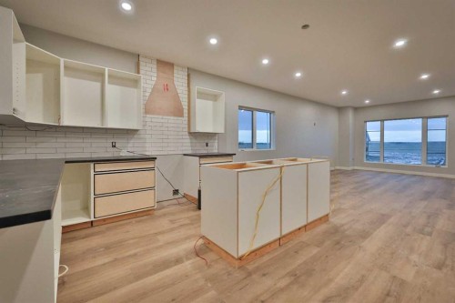 321 9 Street North, Picture Butte, AB - Indoor Photo Showing Kitchen