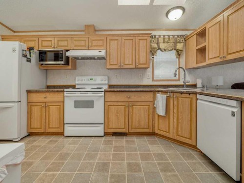 206 Station Boulevard, Coaldale, AB 