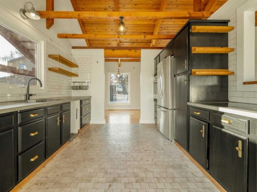 101 3 Street South, Picture Butte, AB - Indoor Photo Showing Kitchen