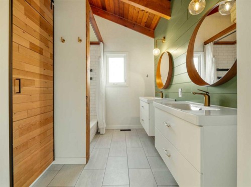 101 3 Street South, Picture Butte, AB - Indoor Photo Showing Bathroom