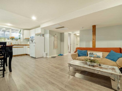 101 3 Street South, Picture Butte, AB - Indoor Photo Showing Living Room