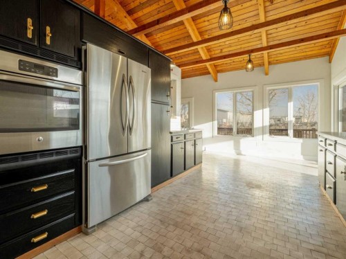 101 3 Street South, Picture Butte, AB - Indoor Photo Showing Kitchen
