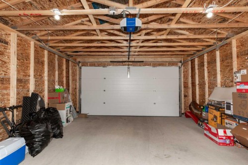 619 Florence Ho Leong Crescent North, Lethbridge, AB - Indoor Photo Showing Garage