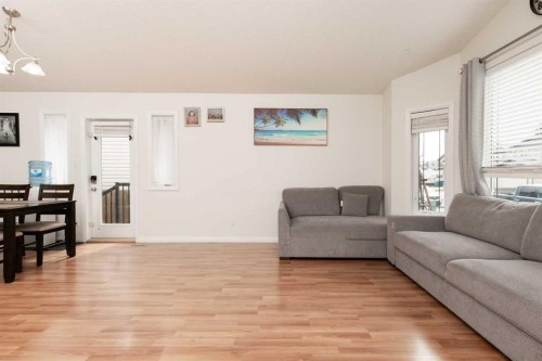 619 Florence Ho Leong Crescent North, Lethbridge, AB - Indoor Photo Showing Living Room
