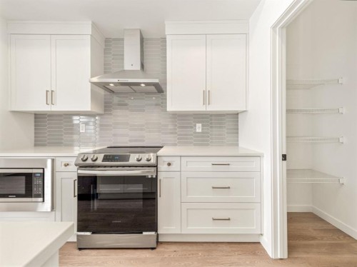 82 Miners Road West, Lethbridge, AB - Indoor Photo Showing Kitchen With Upgraded Kitchen