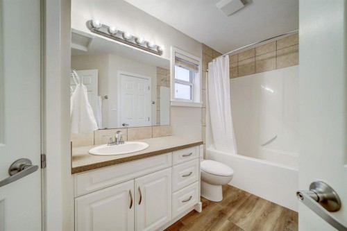 307 Sundance Drive, Coalhurst, AB - Indoor Photo Showing Bathroom