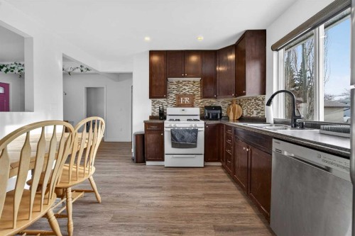 1305 20 Avenue, Coaldale, AB - Indoor Photo Showing Kitchen