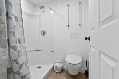 1305 20 Avenue, Coaldale, AB - Indoor Photo Showing Bathroom