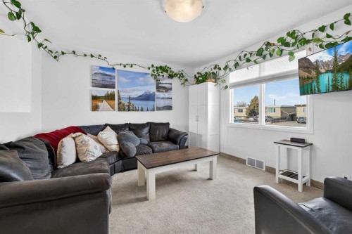 1305 20 Avenue, Coaldale, AB - Indoor Photo Showing Living Room