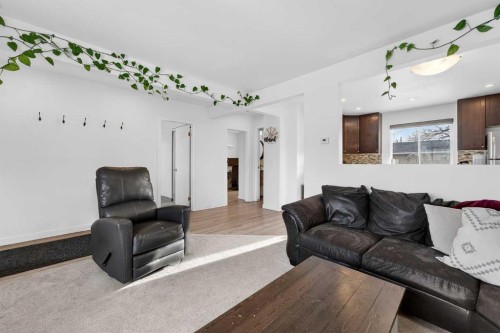 1305 20 Avenue, Coaldale, AB - Indoor Photo Showing Living Room