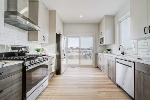 661 Devonia Road West, Lethbridge, AB - Indoor Photo Showing Kitchen With Upgraded Kitchen