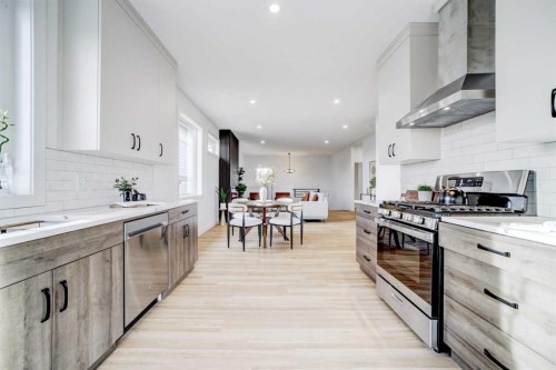 661 Devonia Road West, Lethbridge, AB - Indoor Photo Showing Kitchen With Upgraded Kitchen