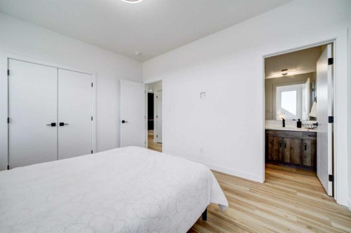 661 Devonia Road West, Lethbridge, AB - Indoor Photo Showing Bedroom