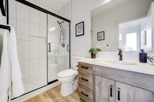 661 Devonia Road West, Lethbridge, AB - Indoor Photo Showing Bathroom