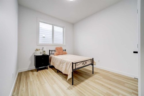 661 Devonia Road West, Lethbridge, AB - Indoor Photo Showing Bedroom