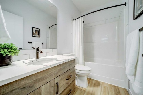 661 Devonia Road West, Lethbridge, AB - Indoor Photo Showing Bathroom
