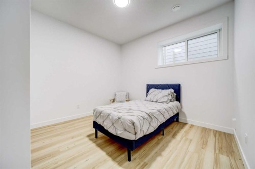661 Devonia Road West, Lethbridge, AB - Indoor Photo Showing Bedroom