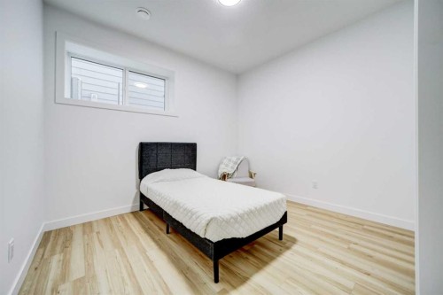 661 Devonia Road West, Lethbridge, AB - Indoor Photo Showing Bedroom