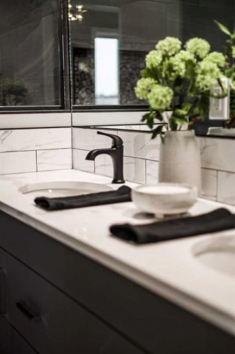 413 Rivergrove Chase West, Lethbridge, AB - Indoor Photo Showing Kitchen