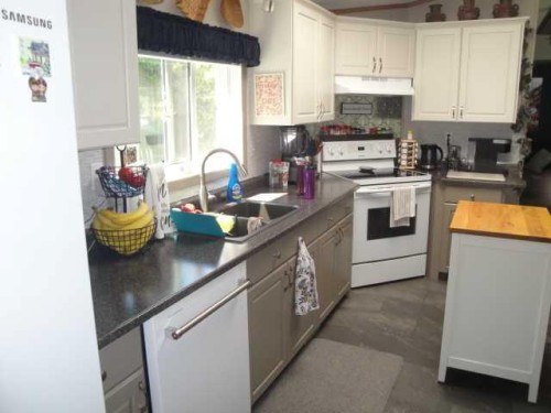 2916 33A Avenue South, Lethbridge, AB 