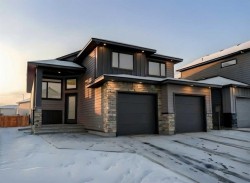 639 Sixmile Crescent SOUTH Lethbridge, AB T1K 8J2