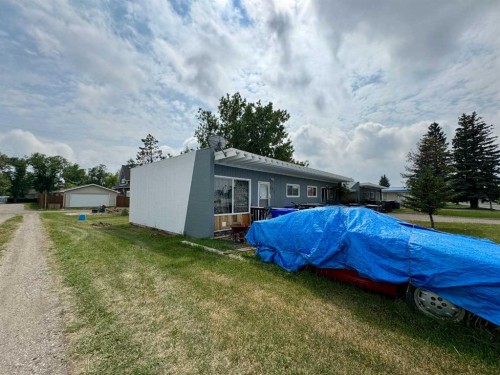 227 53 Avenue East, Claresholm, AB - Outdoor