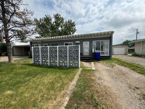 227 53 Avenue East, Claresholm, AB - Outdoor