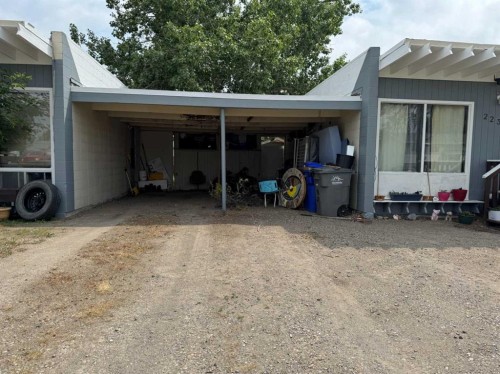 227 53 Avenue East, Claresholm, AB - Outdoor