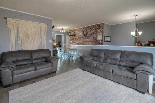 2010 15 Street, Coaldale, AB - Indoor Photo Showing Living Room