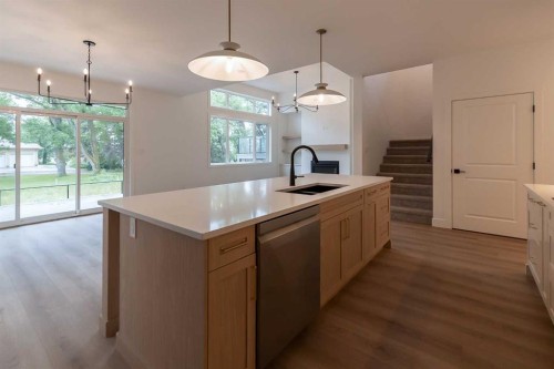 1664 Sixmile View South, Lethbridge, AB - Indoor Photo Showing Kitchen With Double Sink