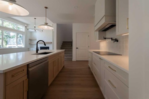 1664 Sixmile View South, Lethbridge, AB - Indoor Photo Showing Kitchen
