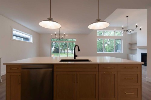 1664 Sixmile View South, Lethbridge, AB - Indoor Photo Showing Kitchen