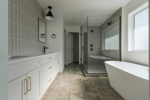 1664 Sixmile View South, Lethbridge, AB - Indoor Photo Showing Bathroom