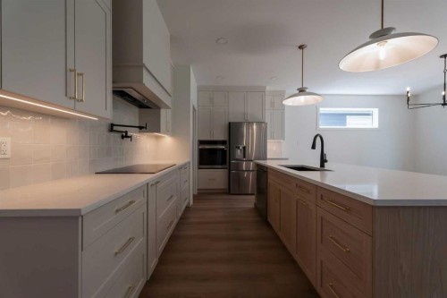 1664 Sixmile View South, Lethbridge, AB - Indoor Photo Showing Kitchen With Upgraded Kitchen