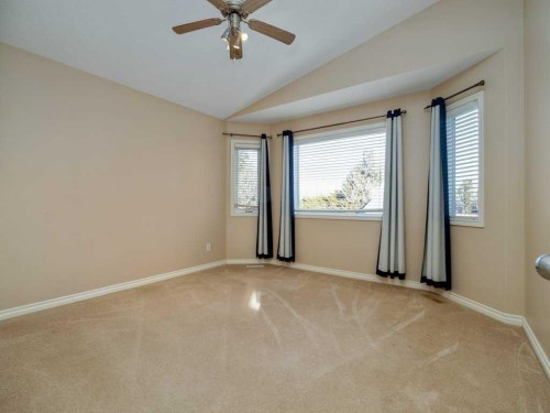 468 Heritage Boulevard West, Lethbridge, AB - Indoor Photo Showing Other Room