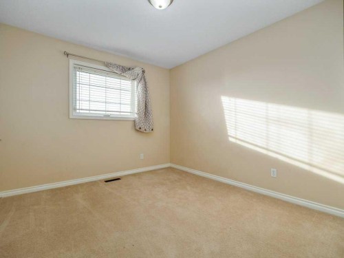 468 Heritage Boulevard West, Lethbridge, AB - Indoor Photo Showing Other Room