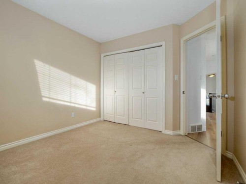 468 Heritage Boulevard West, Lethbridge, AB - Indoor Photo Showing Other Room