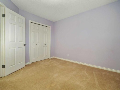 468 Heritage Boulevard West, Lethbridge, AB - Indoor Photo Showing Other Room