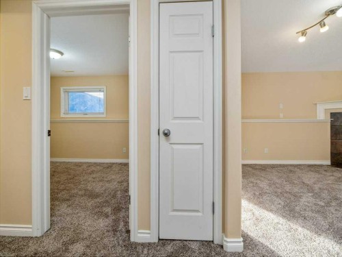 468 Heritage Boulevard West, Lethbridge, AB - Indoor Photo Showing Other Room