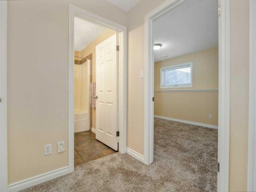 468 Heritage Boulevard West, Lethbridge, AB - Indoor Photo Showing Other Room