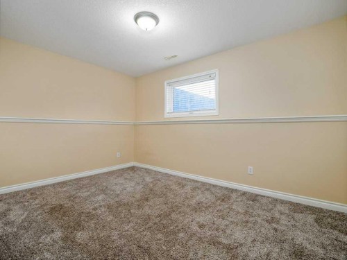 468 Heritage Boulevard West, Lethbridge, AB - Indoor Photo Showing Other Room