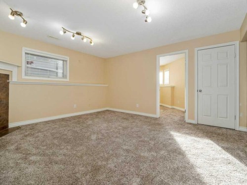 468 Heritage Boulevard West, Lethbridge, AB - Indoor Photo Showing Other Room
