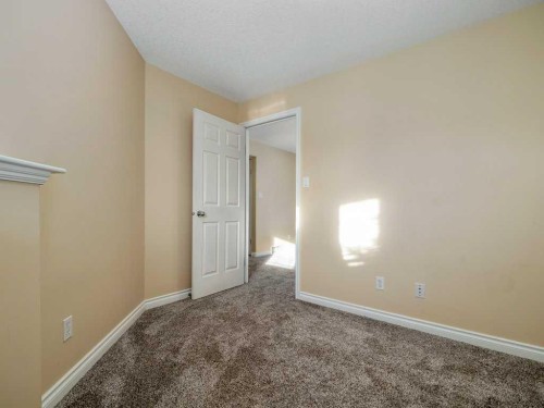 468 Heritage Boulevard West, Lethbridge, AB - Indoor Photo Showing Other Room
