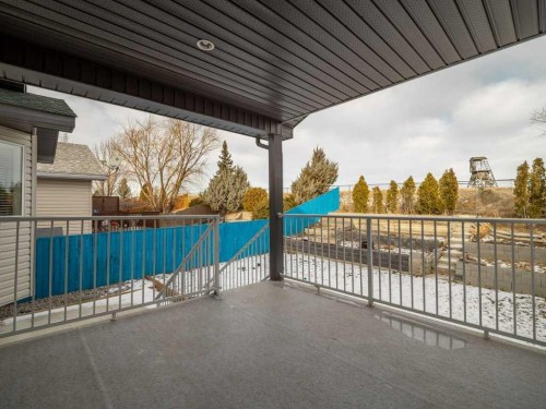 468 Heritage Boulevard West, Lethbridge, AB - Outdoor With Exterior